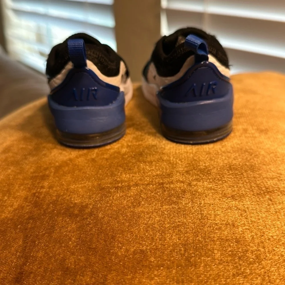 Nike Black and Blue Sneakers with Elastic Laces and Breathable Mesh
